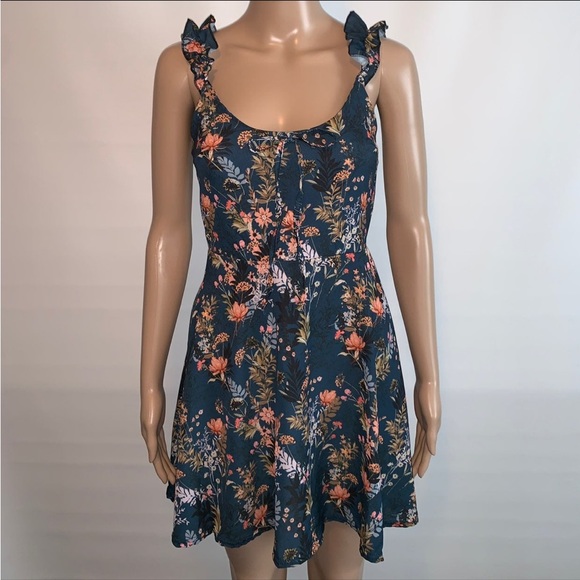 NWT Boohoo Floral Dress Size 2 - Picture 1 of 2